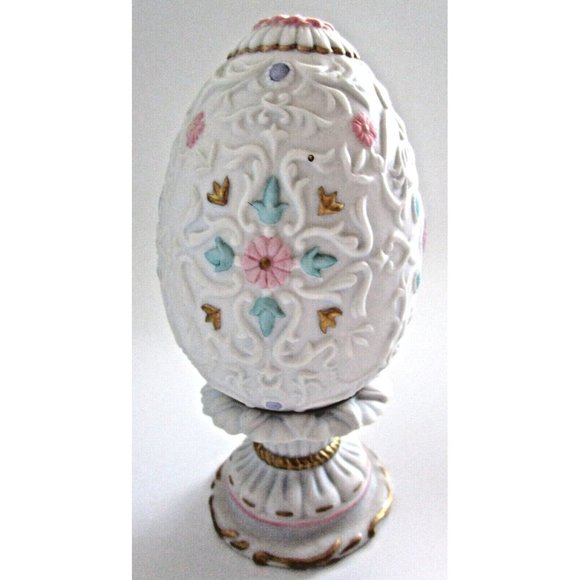 Vintage Lenox  "The Lily Blossom Egg"  1990 with Stand - Bisque Porcelain  4.5" - Picture 3 of 16